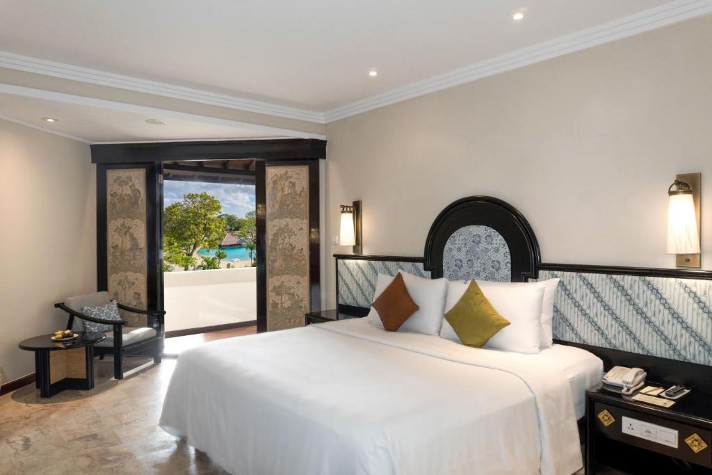 هتل دیسکاوری کارتیکا پلازا